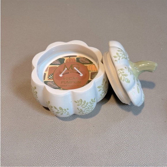 None Other - Charming Ceramic Pumpkin Candle Green Leaf design Brand New Pumpkin Pecan Scent